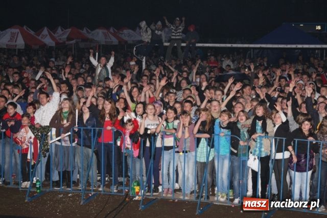 Zdjęcie w galerii na portalu naszraciborz.pl: W deszczu i rytmach hip-hopu  wiadomości z regionu