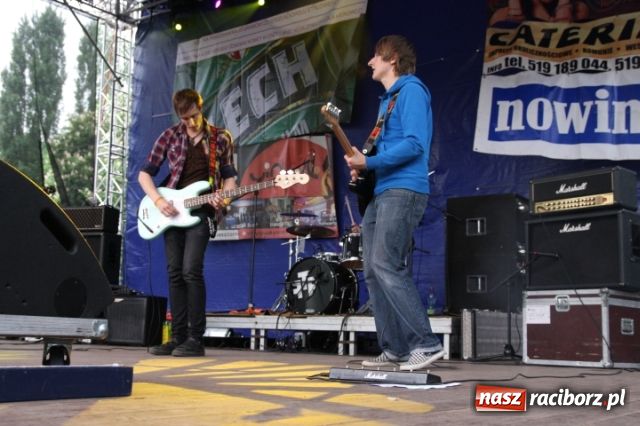 Zdjęcie w galerii na portalu naszraciborz.pl: W deszczu i rytmach hip-hopu  wiadomości z regionu