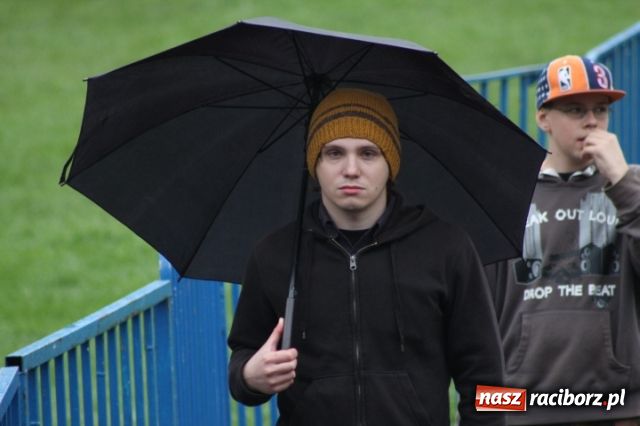 Zdjęcie w galerii na portalu naszraciborz.pl: W deszczu i rytmach hip-hopu  wiadomości z regionu