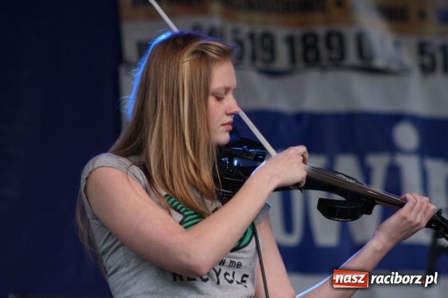 Zdjęcie w galerii na portalu naszraciborz.pl: W deszczu i rytmach hip-hopu  wiadomości z regionu