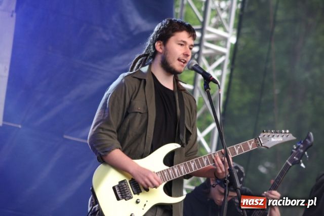 Zdjęcie w galerii na portalu naszraciborz.pl: W deszczu i rytmach hip-hopu  wiadomości z regionu