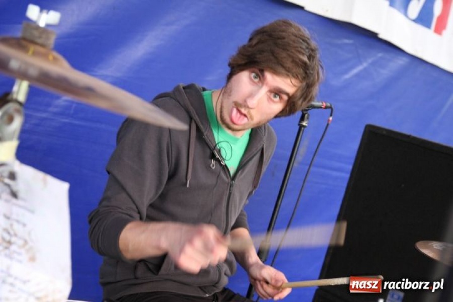 Zdjęcie w galerii na portalu naszraciborz.pl: W deszczu i rytmach hip-hopu  wiadomości z regionu