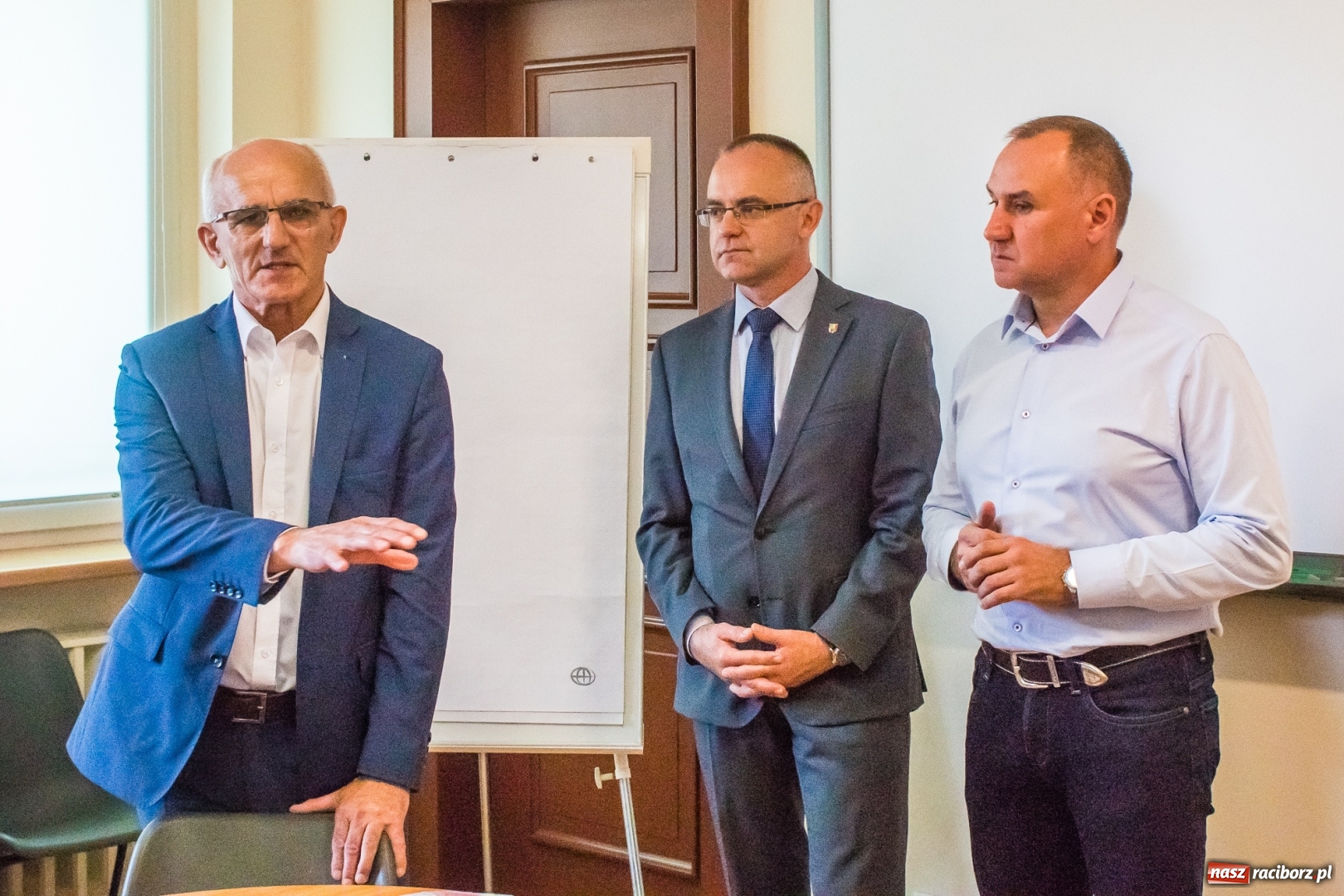 Zdjęcie w galerii na portalu naszraciborz.pl: W Urzędzie Pracy pojawił się defibrylator AED wiadomości z regionu