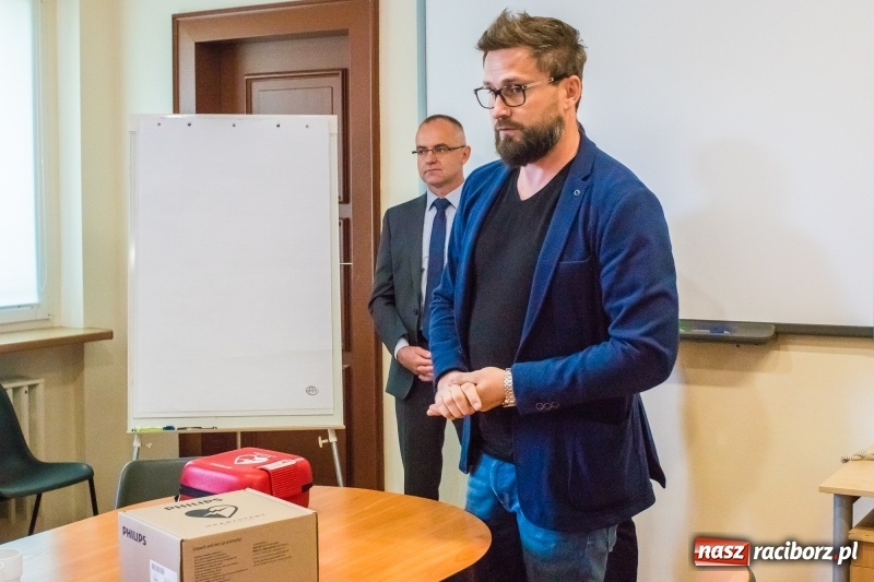 Zdjęcie w galerii na portalu naszraciborz.pl: W Urzędzie Pracy pojawił się defibrylator AED wiadomości z regionu