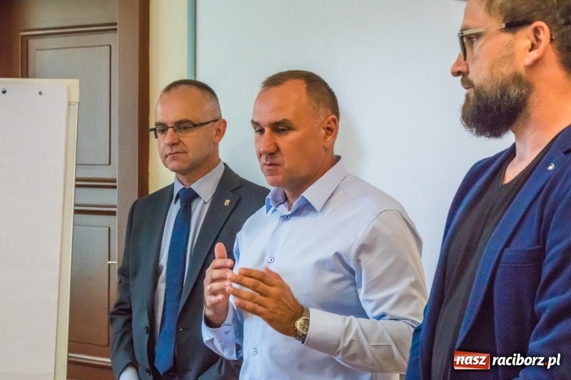 Zdjęcie w galerii na portalu naszraciborz.pl: W Urzędzie Pracy pojawił się defibrylator AED wiadomości z regionu