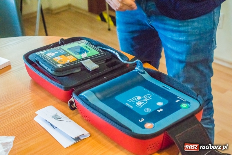 Zdjęcie w galerii na portalu naszraciborz.pl: W Urzędzie Pracy pojawił się defibrylator AED wiadomości z regionu