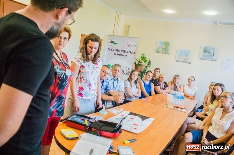 Zdjęcie w galerii na portalu naszraciborz.pl: W Urzędzie Pracy pojawił się defibrylator AED wiadomości z regionu