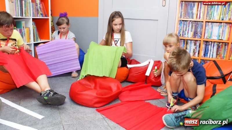 Zdjęcie w galerii na portalu naszraciborz.pl: Krasnal niejedno ma imię, czyli bajkowy wtorek z biblioteką wiadomości z regionu