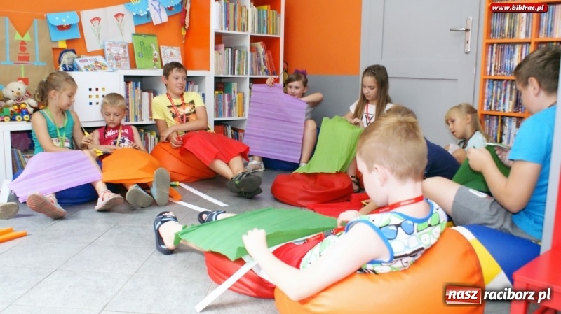 Zdjęcie w galerii na portalu naszraciborz.pl: Krasnal niejedno ma imię, czyli bajkowy wtorek z biblioteką wiadomości z regionu