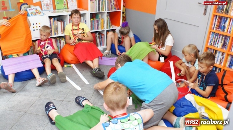 Zdjęcie w galerii na portalu naszraciborz.pl: Krasnal niejedno ma imię, czyli bajkowy wtorek z biblioteką wiadomości z regionu