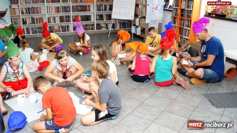 Zdjęcie w galerii na portalu naszraciborz.pl: Krasnal niejedno ma imię, czyli bajkowy wtorek z biblioteką wiadomości z regionu