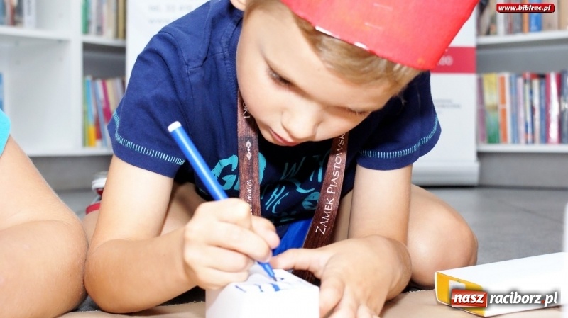 Zdjęcie w galerii na portalu naszraciborz.pl: Krasnal niejedno ma imię, czyli bajkowy wtorek z biblioteką wiadomości z regionu