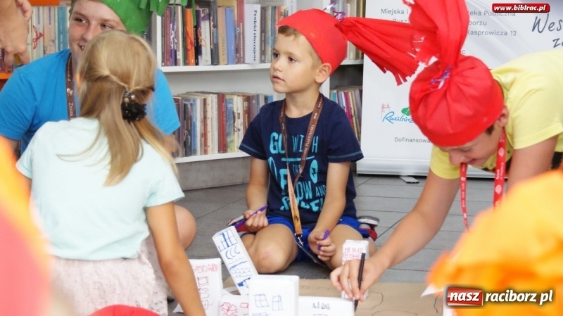Zdjęcie w galerii na portalu naszraciborz.pl: Krasnal niejedno ma imię, czyli bajkowy wtorek z biblioteką wiadomości z regionu