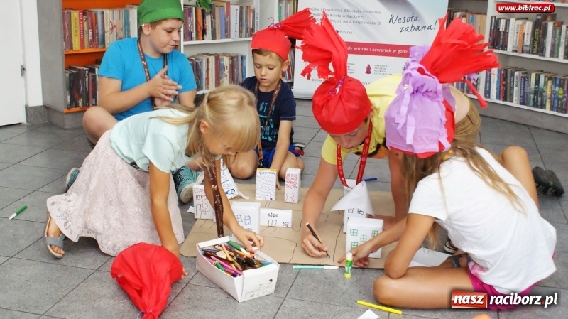 Zdjęcie w galerii na portalu naszraciborz.pl: Krasnal niejedno ma imię, czyli bajkowy wtorek z biblioteką wiadomości z regionu