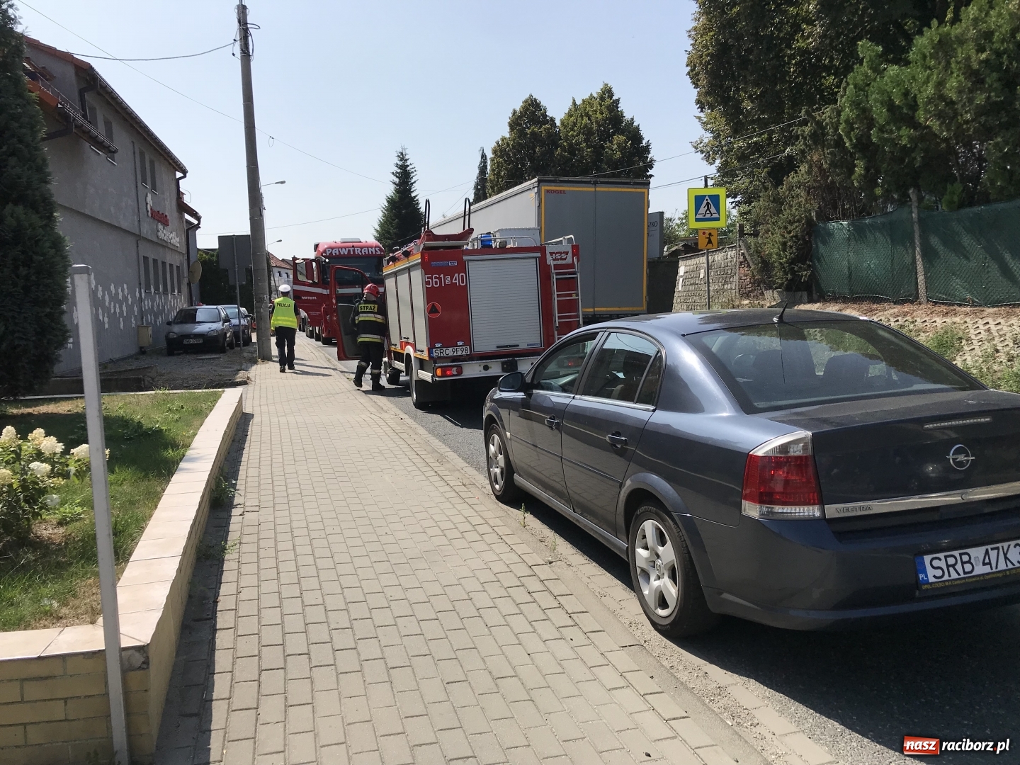 Zdjęcie w galerii na portalu naszraciborz.pl: Zderzenie fiata pandy z cysterną na Starowiejskiej wiadomości z regionu