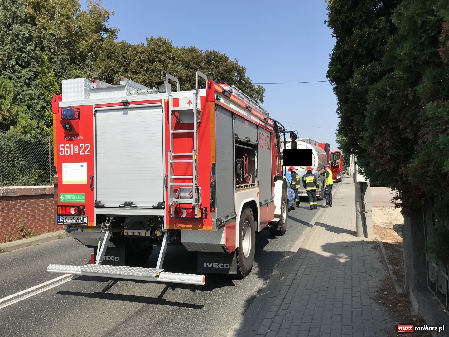 Zdjęcie w galerii na portalu naszraciborz.pl: Zderzenie fiata pandy z cysterną na Starowiejskiej wiadomości z regionu