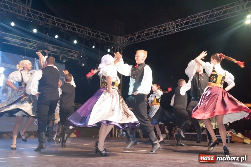 Zdjęcie w galerii na portalu naszraciborz.pl: Raciborzanie ze Źródła tańczyli na Cyprze  wiadomości z regionu