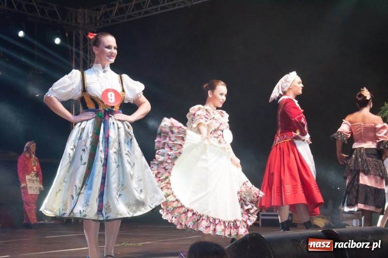 Zdjęcie w galerii na portalu naszraciborz.pl: Raciborzanie ze Źródła tańczyli na Cyprze  wiadomości z regionu