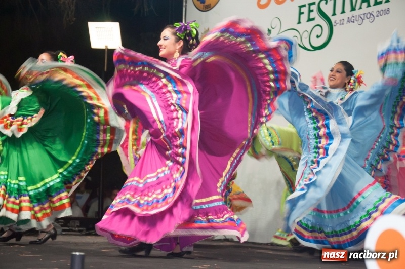 Zdjęcie w galerii na portalu naszraciborz.pl: Raciborzanie ze Źródła tańczyli na Cyprze  wiadomości z regionu