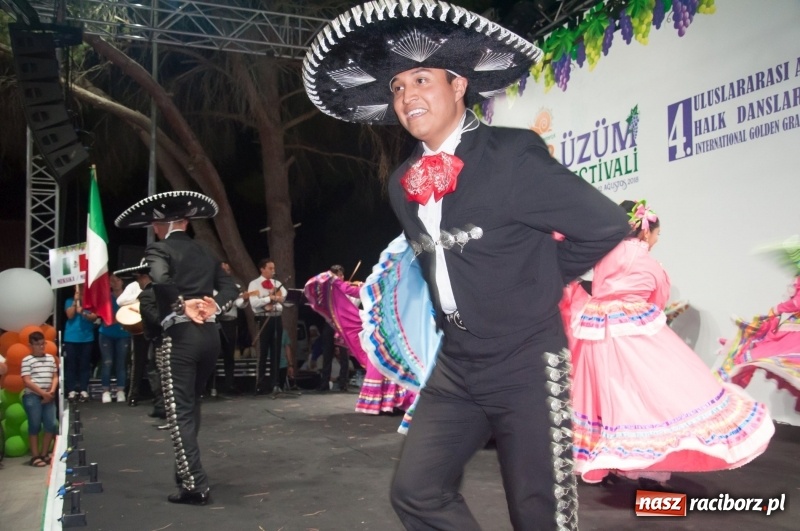 Zdjęcie w galerii na portalu naszraciborz.pl: Raciborzanie ze Źródła tańczyli na Cyprze  wiadomości z regionu