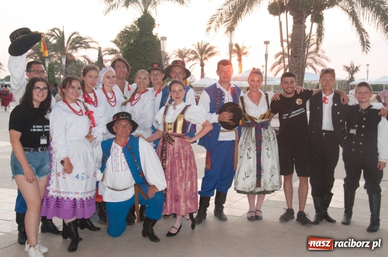 Zdjęcie w galerii na portalu naszraciborz.pl: Raciborzanie ze Źródła tańczyli na Cyprze  wiadomości z regionu