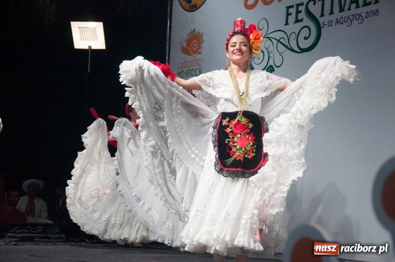 Zdjęcie w galerii na portalu naszraciborz.pl: Raciborzanie ze Źródła tańczyli na Cyprze  wiadomości z regionu