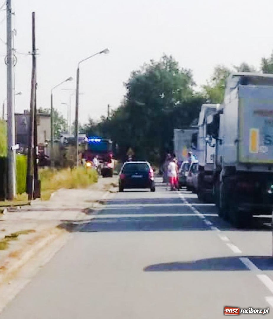 Zdjęcie w galerii na portalu naszraciborz.pl: Siedliska. Ciężarówka potrąciła rowerzystkę. Dwie wersje wydarzeń wiadomości z regionu
