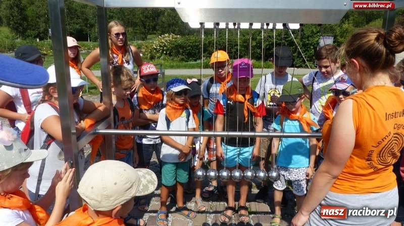 Zdjęcie w galerii na portalu naszraciborz.pl: Uczestnicy Lata z biblioteką w Ogrodzie Doświadczeń w Krakowie wiadomości z regionu