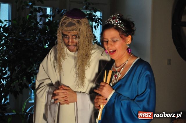 Zdjęcie w galerii na portalu naszraciborz.pl: Teatr uliczny tym razem nie na ulicy wiadomości z regionu