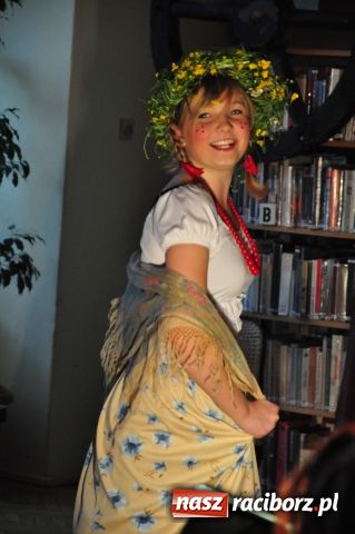 Zdjęcie w galerii na portalu naszraciborz.pl: Teatr uliczny tym razem nie na ulicy wiadomości z regionu