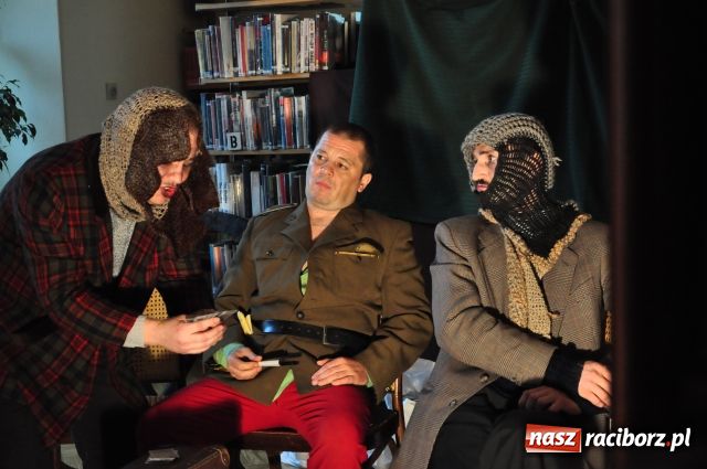 Zdjęcie w galerii na portalu naszraciborz.pl: Teatr uliczny tym razem nie na ulicy wiadomości z regionu