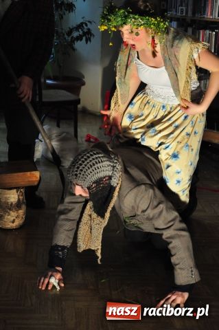 Zdjęcie w galerii na portalu naszraciborz.pl: Teatr uliczny tym razem nie na ulicy wiadomości z regionu