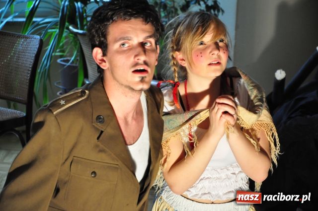 Zdjęcie w galerii na portalu naszraciborz.pl: Teatr uliczny tym razem nie na ulicy wiadomości z regionu