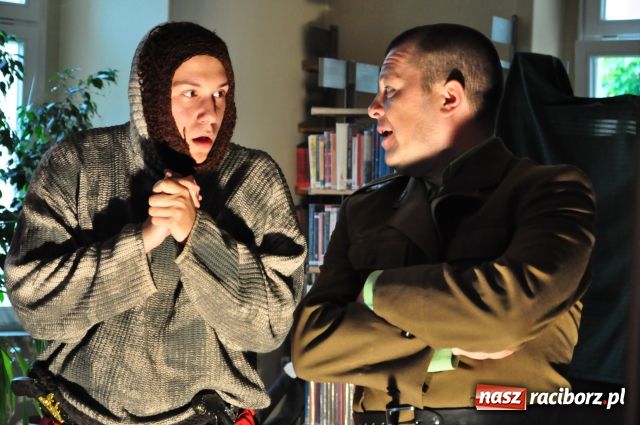 Zdjęcie w galerii na portalu naszraciborz.pl: Teatr uliczny tym razem nie na ulicy wiadomości z regionu