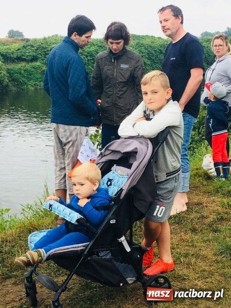 Zdjęcie w galerii na portalu naszraciborz.pl: Na Odrze w Bohuminie ścigają się smocze łodzie  wiadomości z regionu