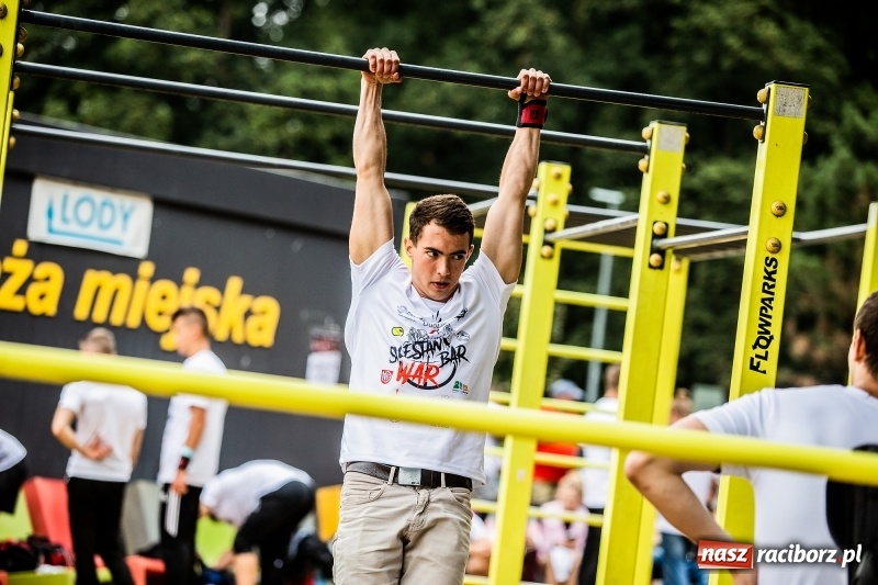 Zdjęcie w galerii na portalu naszraciborz.pl: Ogólnopolskie zawody Street Workout na plaży wiadomości z regionu
