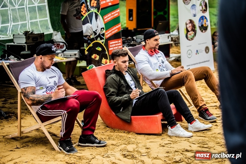 Zdjęcie w galerii na portalu naszraciborz.pl: Ogólnopolskie zawody Street Workout na plaży wiadomości z regionu