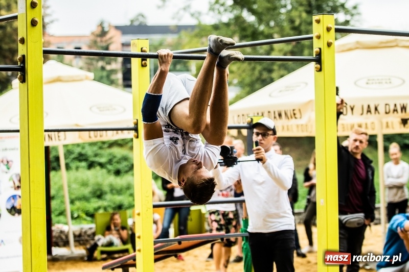 Zdjęcie w galerii na portalu naszraciborz.pl: Ogólnopolskie zawody Street Workout na plaży wiadomości z regionu