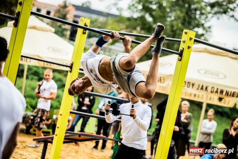 Zdjęcie w galerii na portalu naszraciborz.pl: Ogólnopolskie zawody Street Workout na plaży wiadomości z regionu