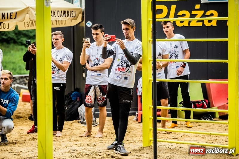 Zdjęcie w galerii na portalu naszraciborz.pl: Ogólnopolskie zawody Street Workout na plaży wiadomości z regionu