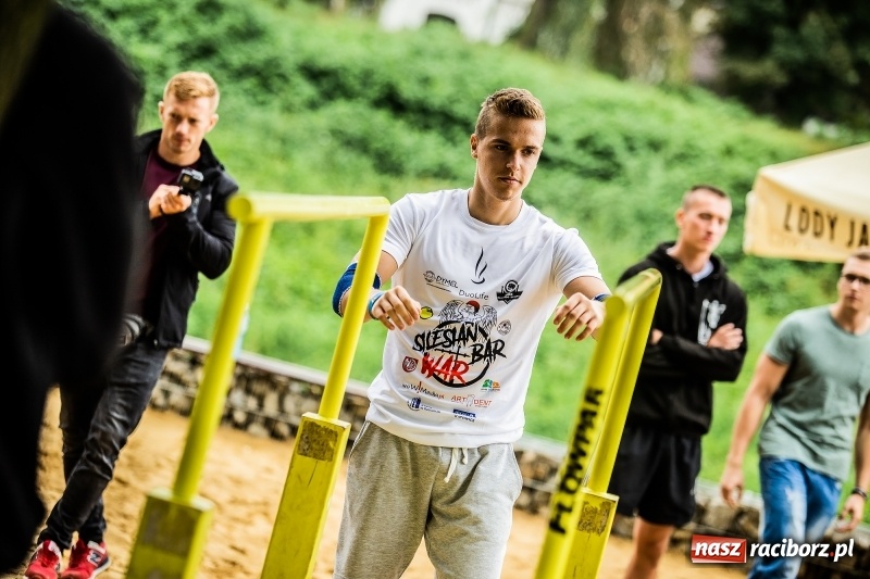 Zdjęcie w galerii na portalu naszraciborz.pl: Ogólnopolskie zawody Street Workout na plaży wiadomości z regionu