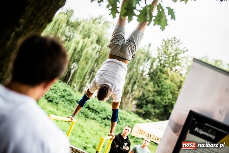 Zdjęcie w galerii na portalu naszraciborz.pl: Ogólnopolskie zawody Street Workout na plaży wiadomości z regionu