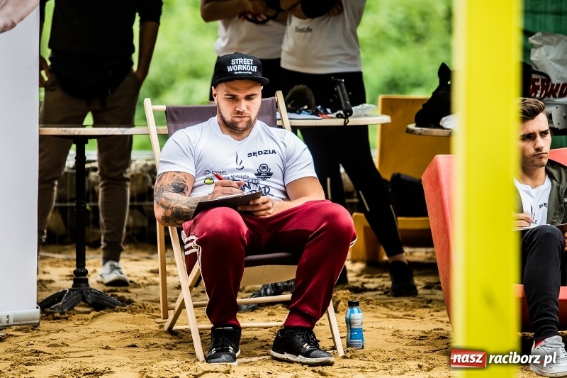Zdjęcie w galerii na portalu naszraciborz.pl: Ogólnopolskie zawody Street Workout na plaży wiadomości z regionu