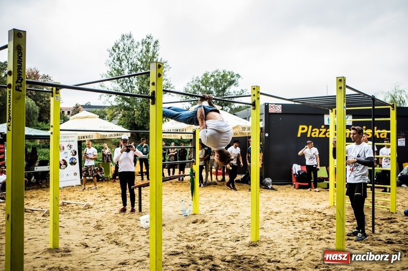 Zdjęcie w galerii na portalu naszraciborz.pl: Ogólnopolskie zawody Street Workout na plaży wiadomości z regionu