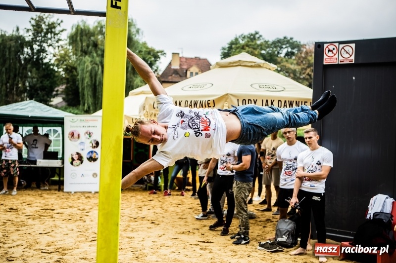 Zdjęcie w galerii na portalu naszraciborz.pl: Ogólnopolskie zawody Street Workout na plaży wiadomości z regionu