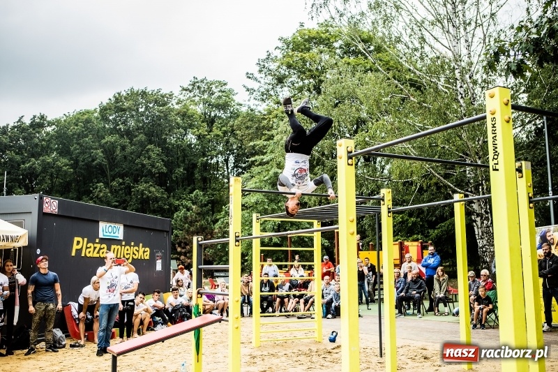 Zdjęcie w galerii na portalu naszraciborz.pl: Ogólnopolskie zawody Street Workout na plaży wiadomości z regionu