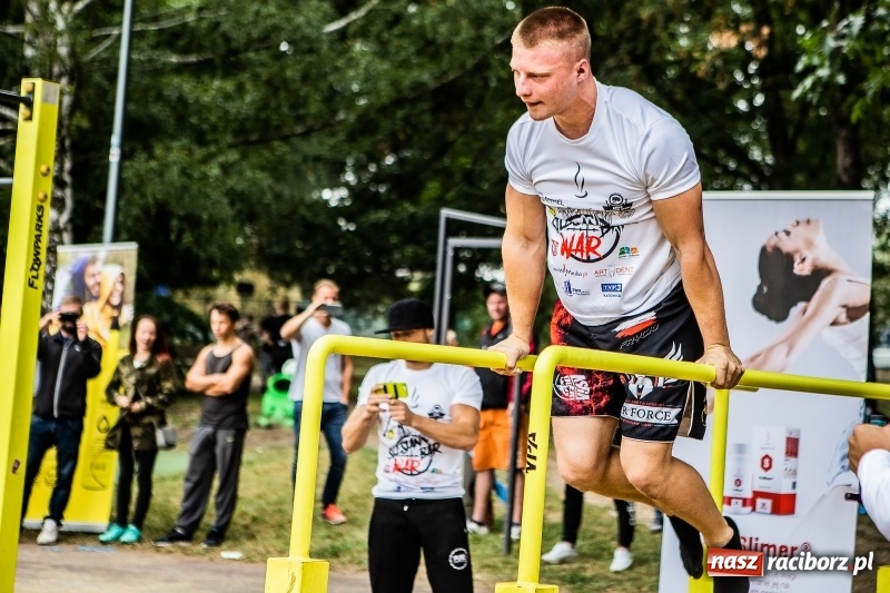 Zdjęcie w galerii na portalu naszraciborz.pl: Ogólnopolskie zawody Street Workout na plaży wiadomości z regionu