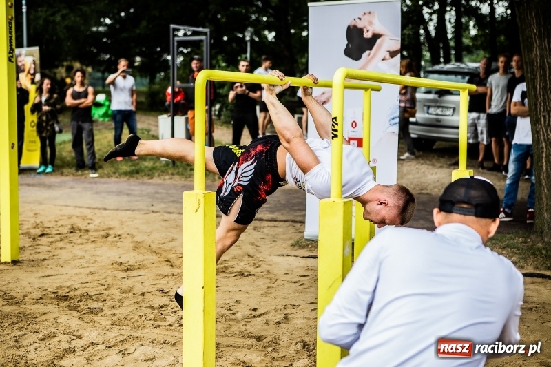 Zdjęcie w galerii na portalu naszraciborz.pl: Ogólnopolskie zawody Street Workout na plaży wiadomości z regionu