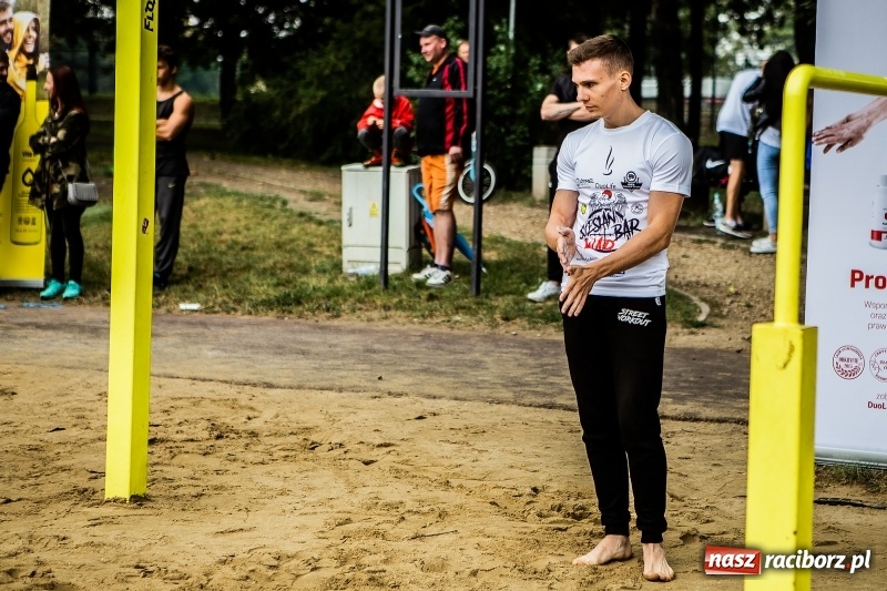 Zdjęcie w galerii na portalu naszraciborz.pl: Ogólnopolskie zawody Street Workout na plaży wiadomości z regionu