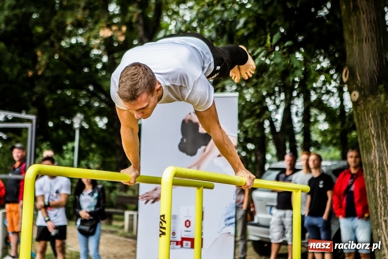 Zdjęcie w galerii na portalu naszraciborz.pl: Ogólnopolskie zawody Street Workout na plaży wiadomości z regionu